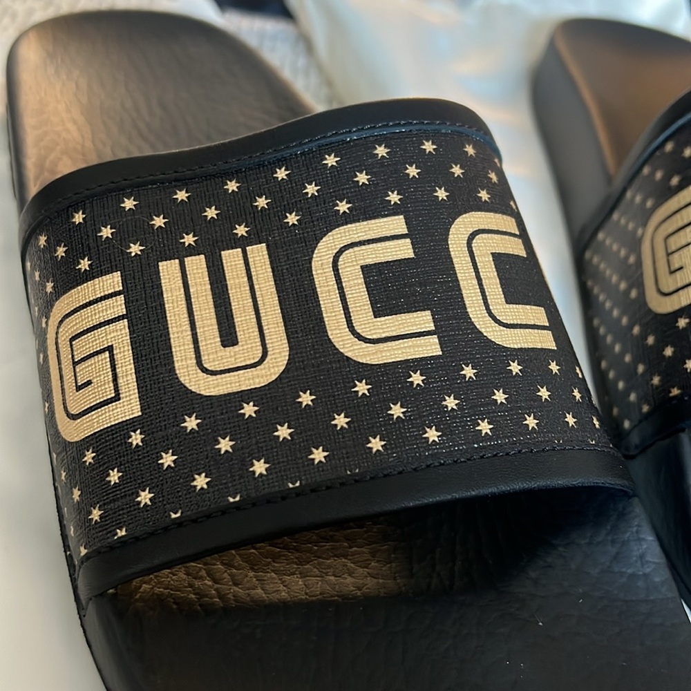 Gucci Slides Sandals Guccy 
Gucci Resort 2018 Collection 
New and never worn - Picture 2 of 11